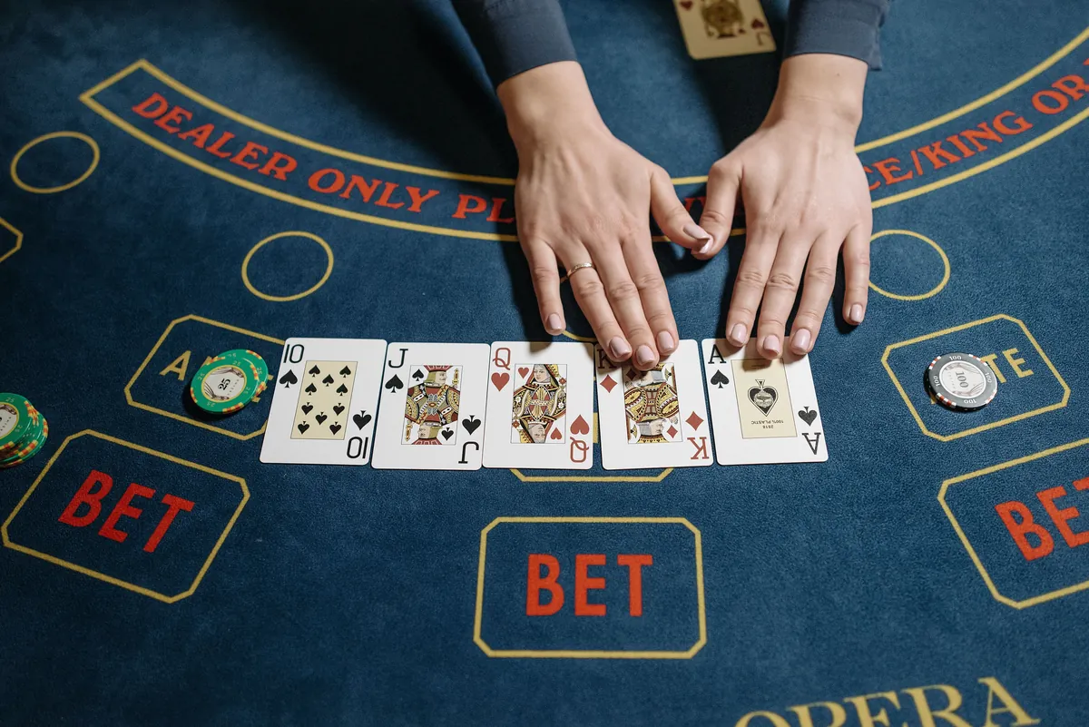 Dragon vs Tiger style betting table with cards and bet zones
